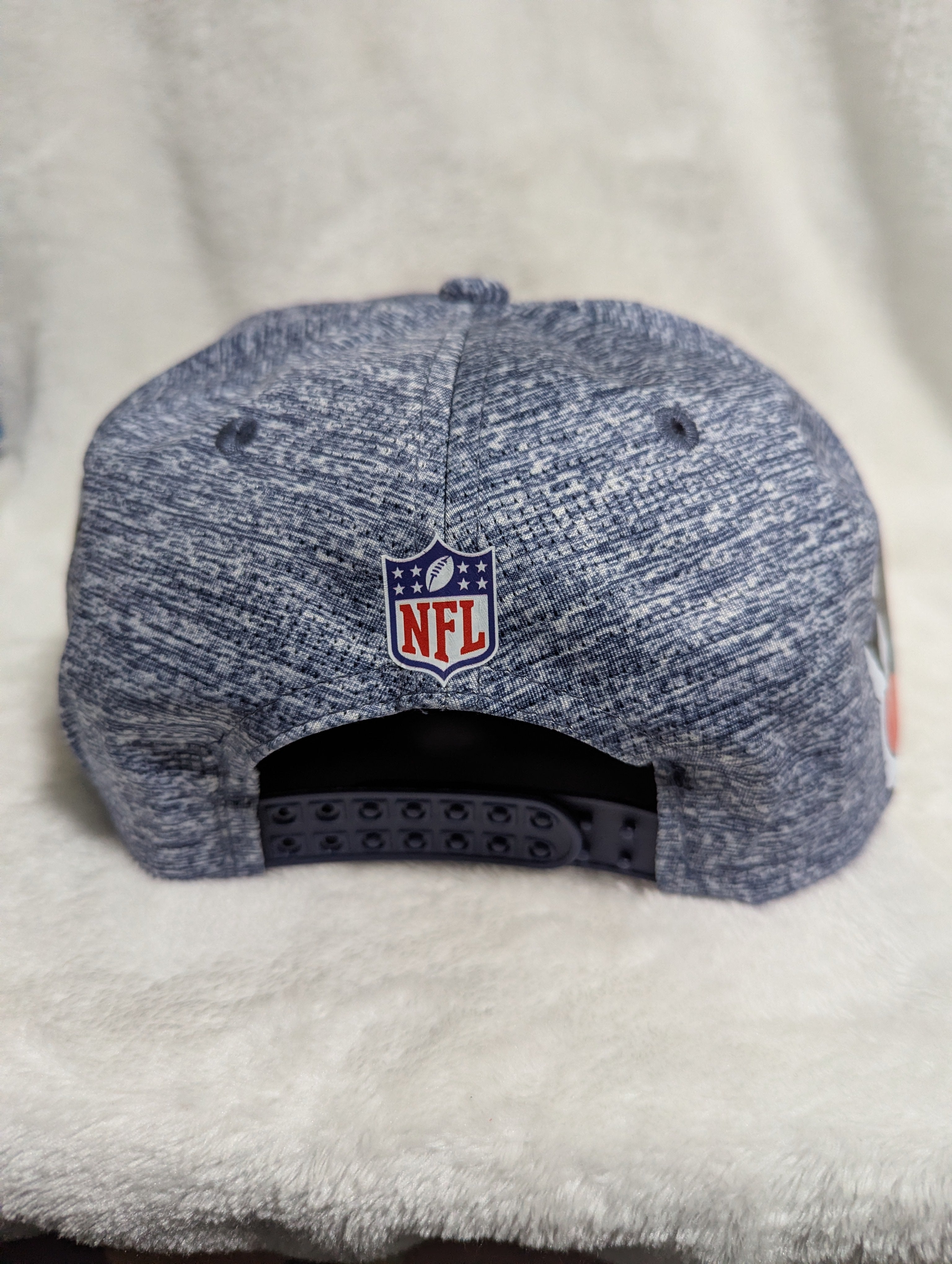 Gorra visera plana diseño NFL Dallas Cowboys animado