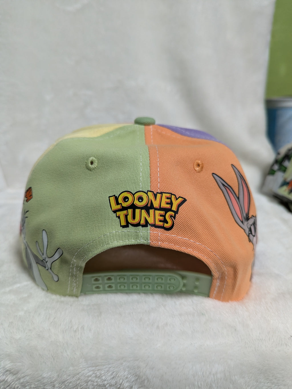 Gorra visera plana diseño WB Looney Tunes animado