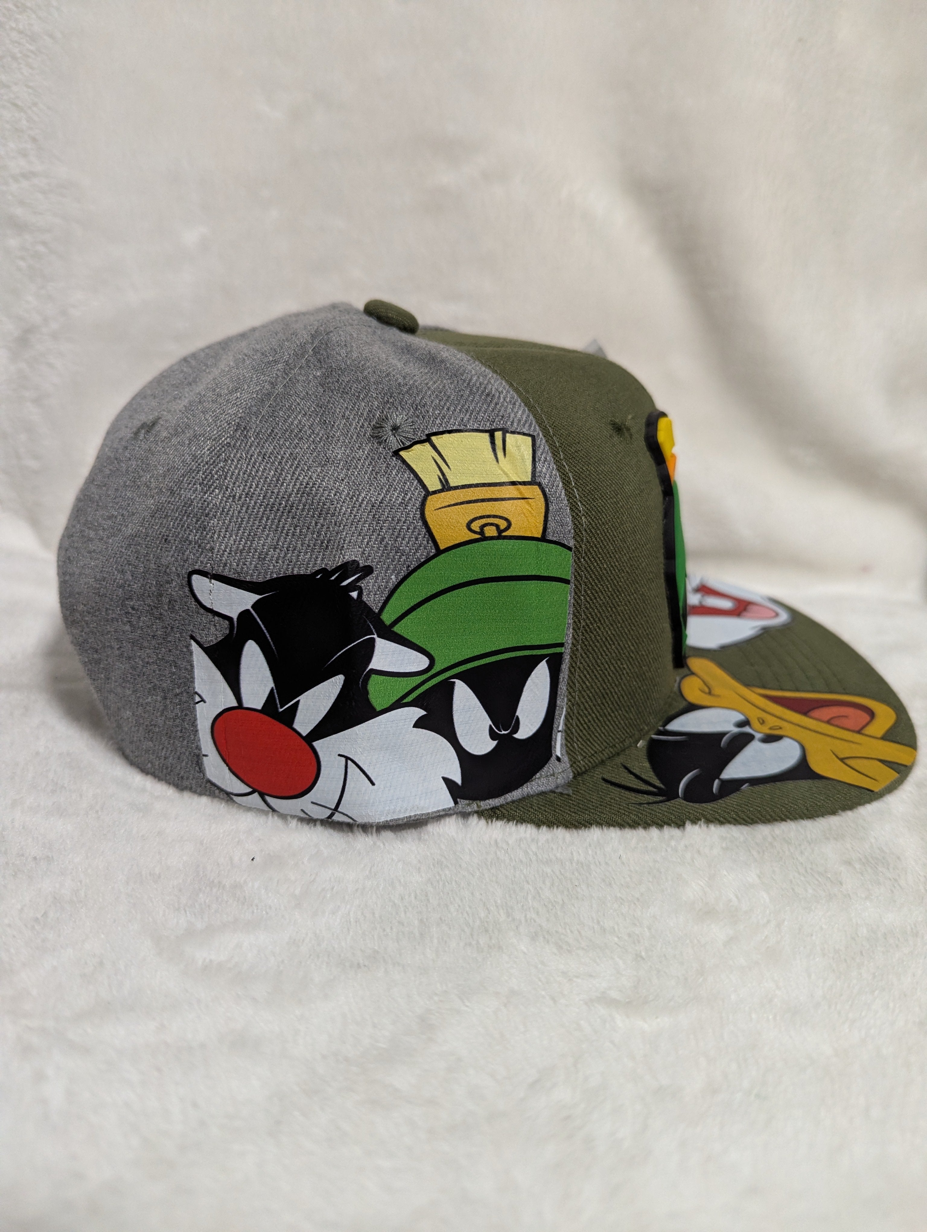 Gorra visera plana diseño WB Looney Tunes animado