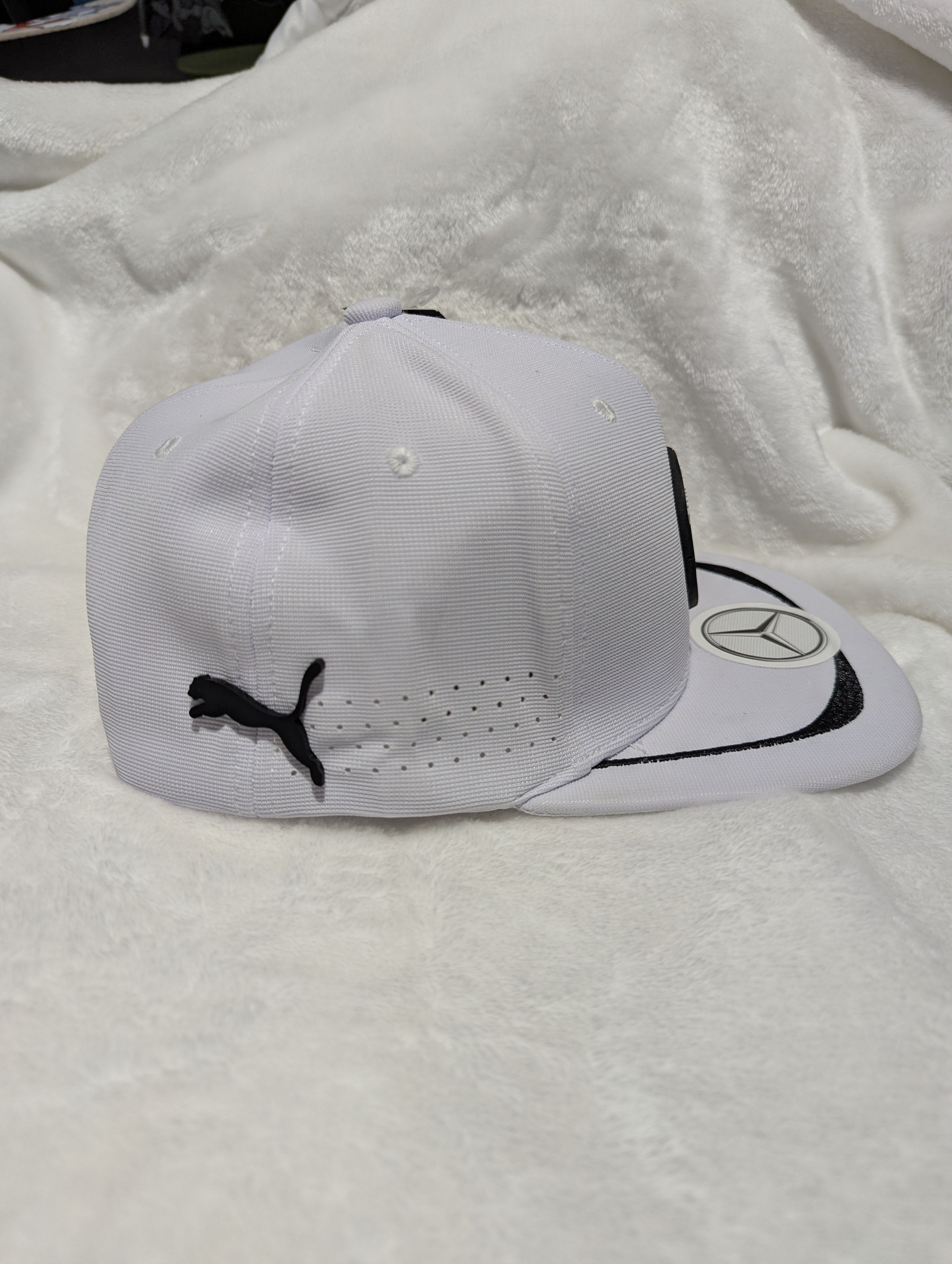 Gorra visera plana diseño Mercedes