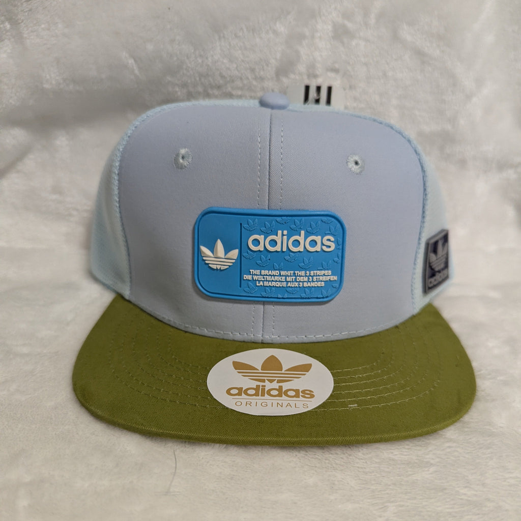 Gorra visera plana diseño Adidas con malla