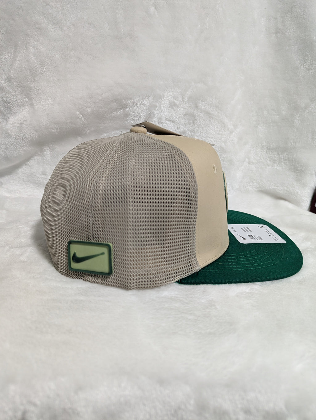 Gorra visera plana diseño Nike con malla