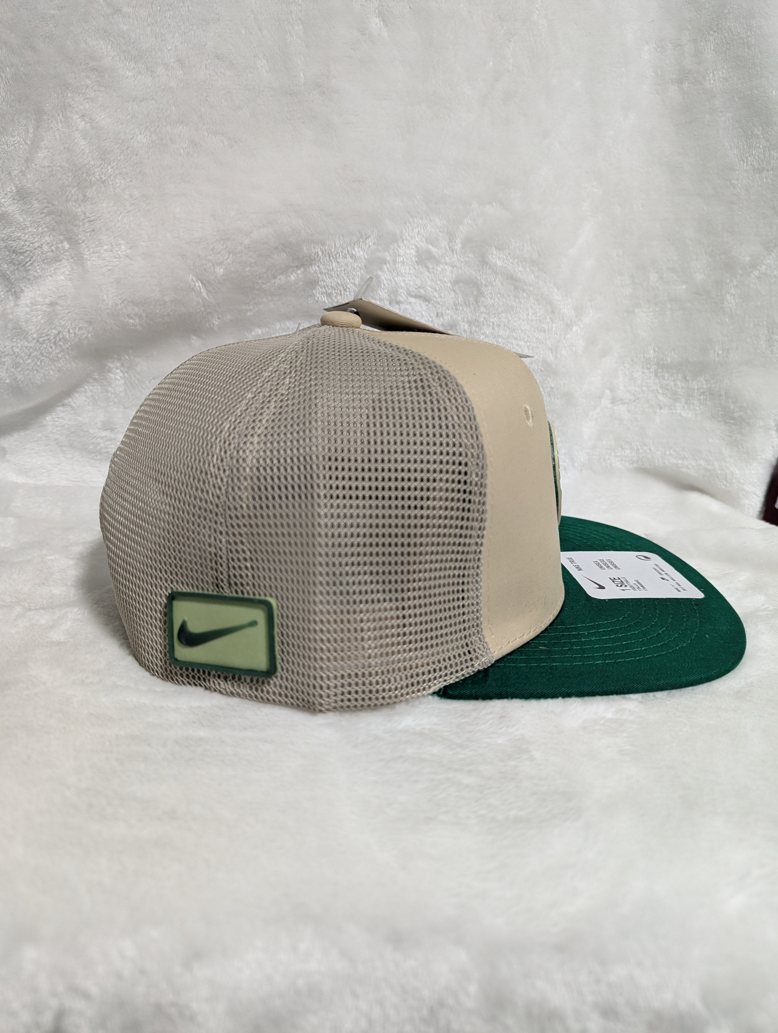 Gorra visera plana diseño Nike con malla