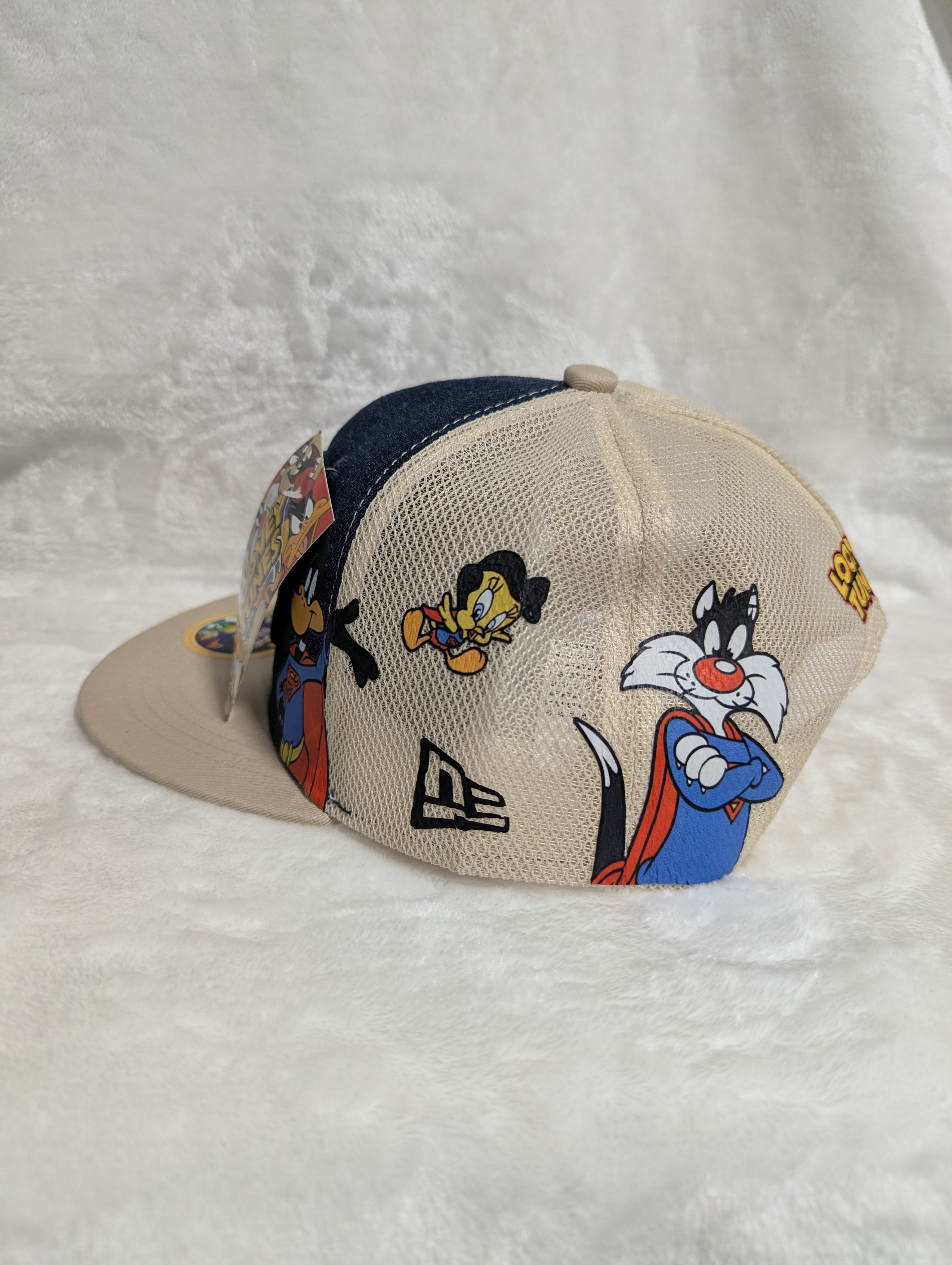 Gorra visera plana diseño WB Looney Tunes animado